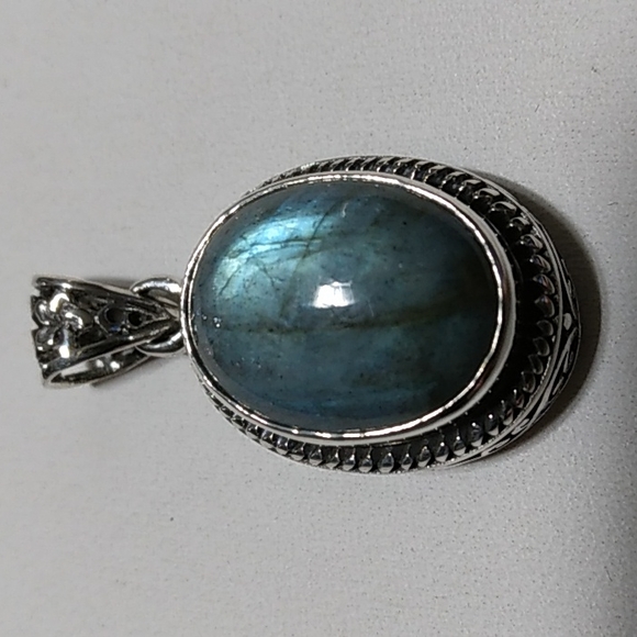 Labradorite Pendant - Picture 5 of 5